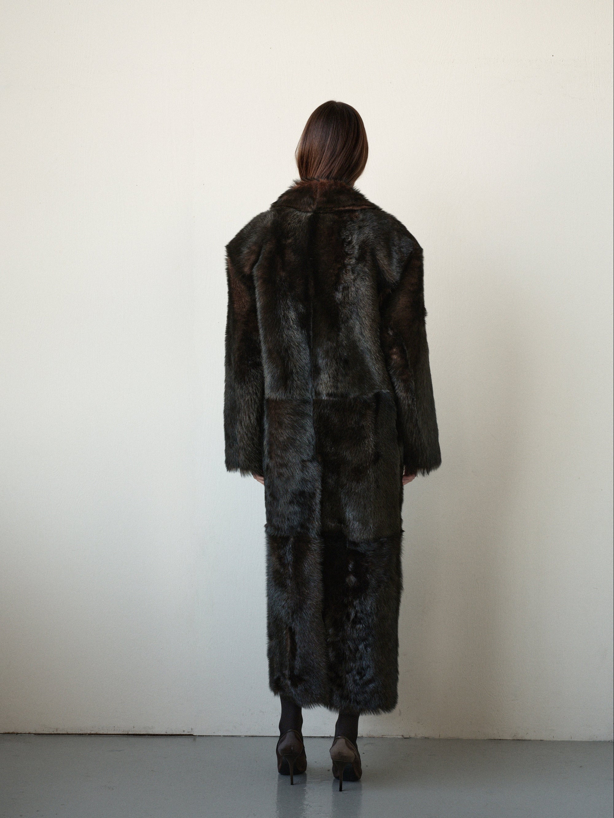LONG SHEARLING COAT IN DARK BROWN