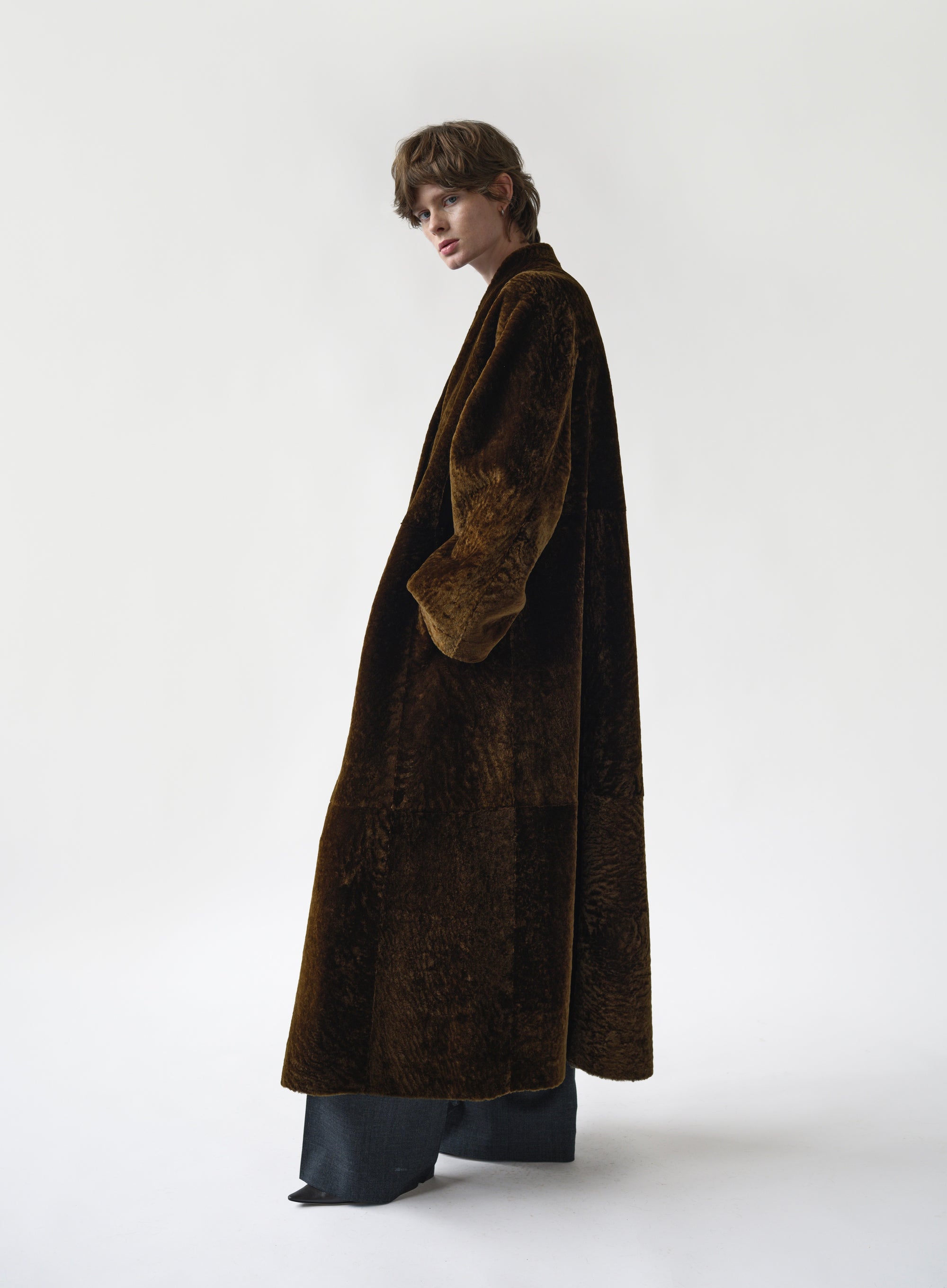 A-LINE SHEARLING COAT IN BROWN